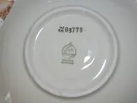 2 onze lieve vrouwebeeldjes onder stolp, divers aardewerk, vazen, kannen, potten, wandborden, koffie en thee sets, bestek, schotels, enz - afbeelding 31 van  36