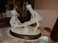 2 onze lieve vrouwebeeldjes onder stolp, divers aardewerk, vazen, kannen, potten, wandborden, koffie en thee sets, bestek, schotels, enz - afbeelding 32 van  36