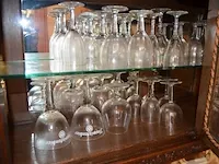 2 onze lieve vrouwebeeldjes onder stolp, divers aardewerk, vazen, kannen, potten, wandborden, koffie en thee sets, bestek, schotels, enz - afbeelding 34 van  36