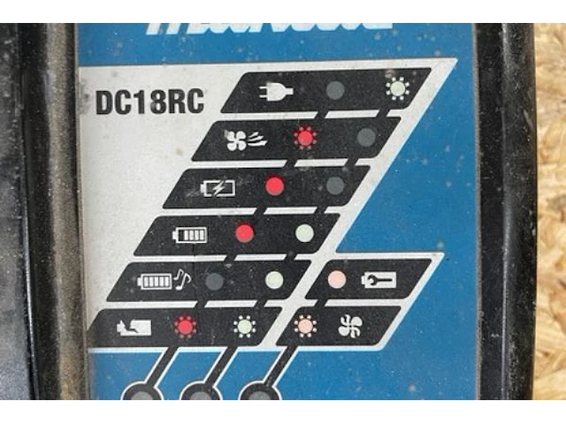 2 oplaadstations makita - afbeelding 4 van  5