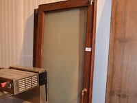 2 oude deuren hout met glas 90x220 cm, boog met glas, 3-delige antieke vouwdeur met spiegels - oude cinema - afm. 265x180 cm - afbeelding 1 van  6