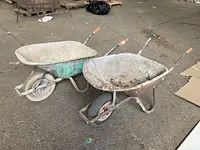 2 oude kruiwagens - afbeelding 1 van  3