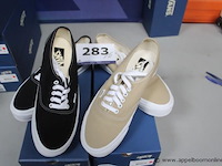 2 paar herenschoenen vans maat 42,5 - afbeelding 1 van  3