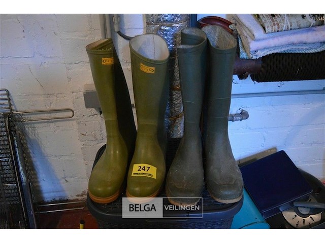 2 paar laarzen en linnenbak - afbeelding 1 van  3