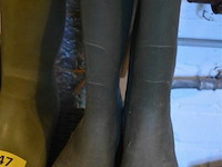 2 paar laarzen en linnenbak - afbeelding 2 van  3