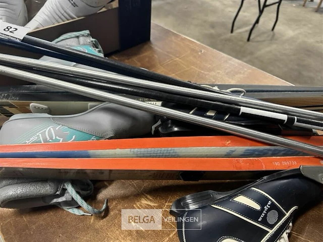 2 paar langlauflatten met schoenen, stokken, 1 paar skibotten - afbeelding 3 van  7