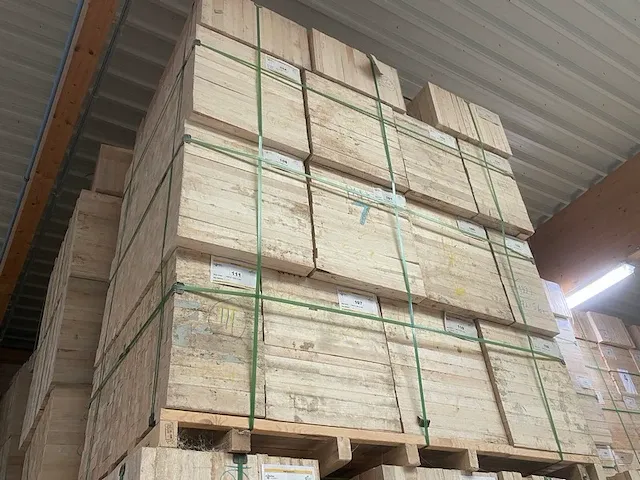 2 paletten balsa hout - afbeelding 1 van  5