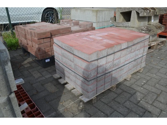 2 paletten klinkers ca. 12 m2 (zonder 2 pvc paletten) - afbeelding 3 van  7