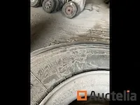 2 pallets met banden - afbeelding 3 van  4