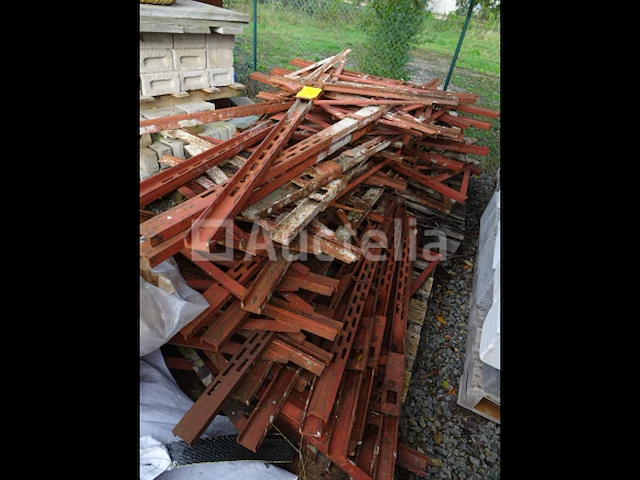2 pallets met set rode bekistingsklemmen - afbeelding 2 van  3