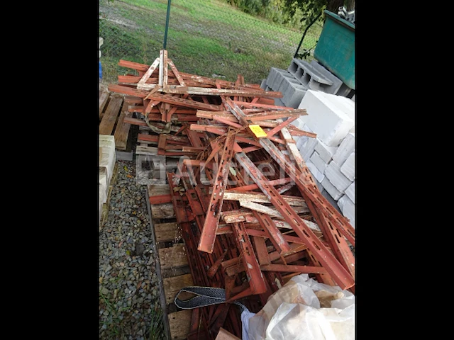 2 pallets met set rode bekistingsklemmen - afbeelding 3 van  3