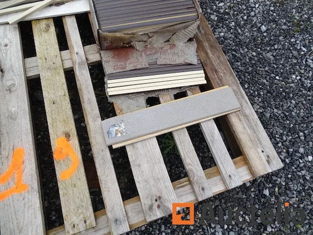 2 pallets tegels en diverse friezen - afbeelding 3 van  11