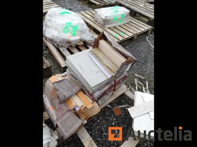 2 pallets tegels en diverse friezen - afbeelding 8 van  11