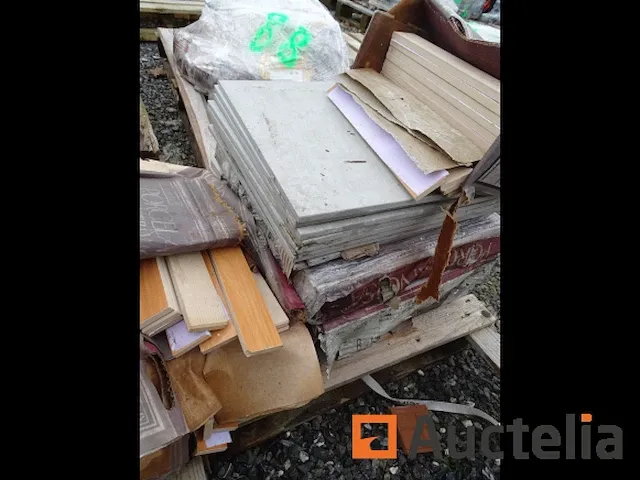 2 pallets tegels en diverse friezen - afbeelding 10 van  11