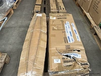 2 palletten, inh. div.parasols en windschermen - afbeelding 1 van  4
