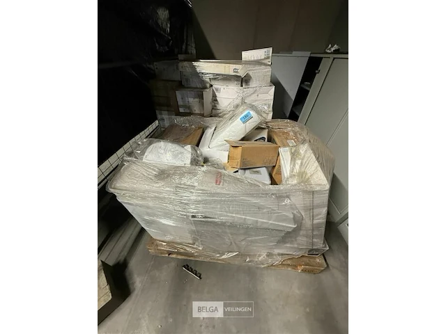 2 palletten tork dispensers + vuilbakken - afbeelding 1 van  4