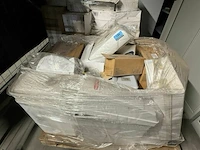 2 palletten tork dispensers + vuilbakken - afbeelding 1 van  4