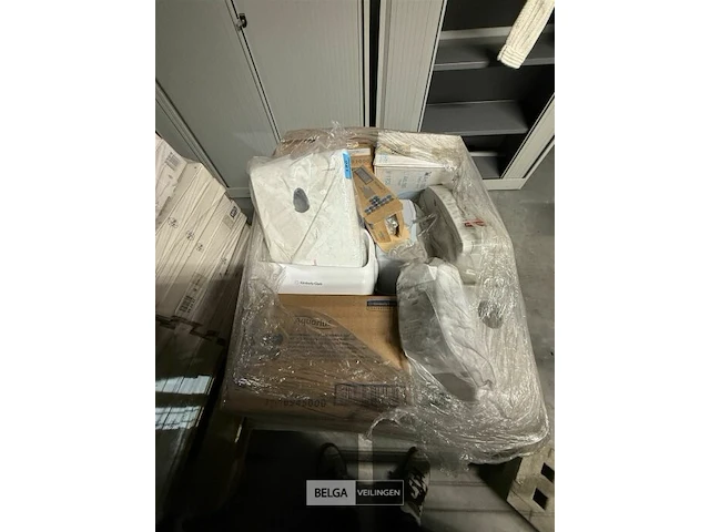 2 palletten tork dispensers + vuilbakken - afbeelding 2 van  4