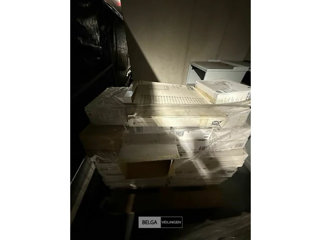 2 palletten tork dispensers + vuilbakken - afbeelding 3 van  4