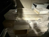 2 palletten tork dispensers + vuilbakken - afbeelding 3 van  4