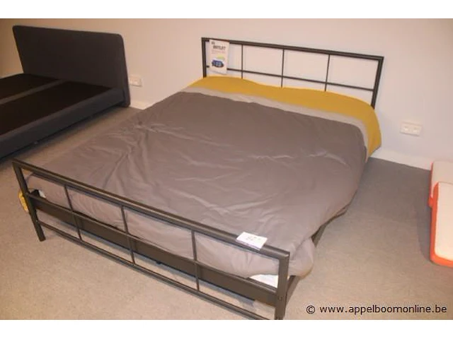 2 persoons bed vv lattenbodem en matras 160x200 plus toebehoren - afbeelding 1 van  2