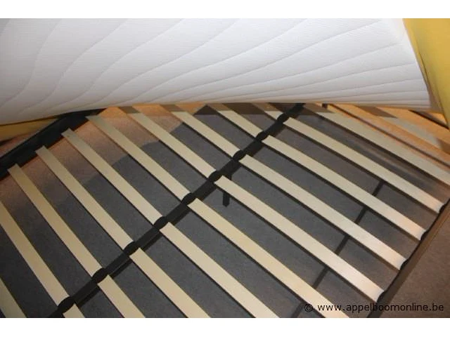 2 persoons bed vv lattenbodem en matras 160x200 plus toebehoren - afbeelding 2 van  2