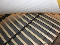 2 persoons bed vv lattenbodem en matras 160x200 plus toebehoren - afbeelding 2 van  2