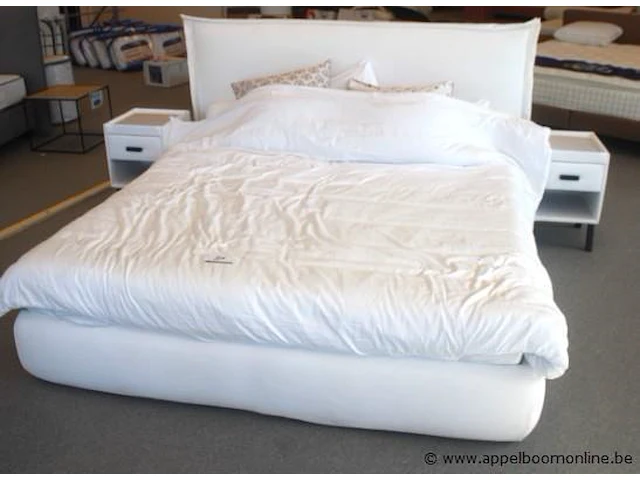 2 persoons bed vv matras, toebehoren en bijzzettafeltjes 180x200 - afbeelding 1 van  2