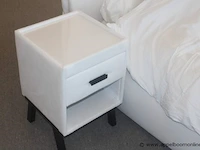 2 persoons bed vv matras, toebehoren en bijzzettafeltjes 180x200 - afbeelding 2 van  2