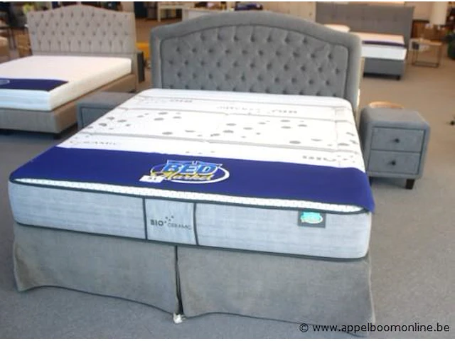 2 persoons bed/boxspring 160x200 compleet met matras bio ceramic en 2 bijzettafeltjes - afbeelding 1 van  4