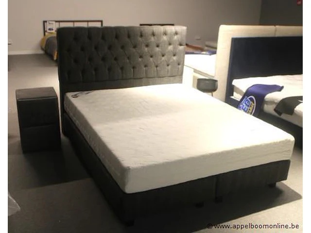 2 persoons bed/boxspring vv matras 160x200 vv bijzettafeltje - afbeelding 1 van  2