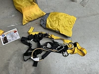 2 petzl harnassen - afbeelding 1 van  7