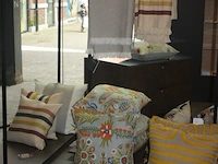 2 plaids libeco, 11 kussens: libeco en pierre frey (34,35,36)