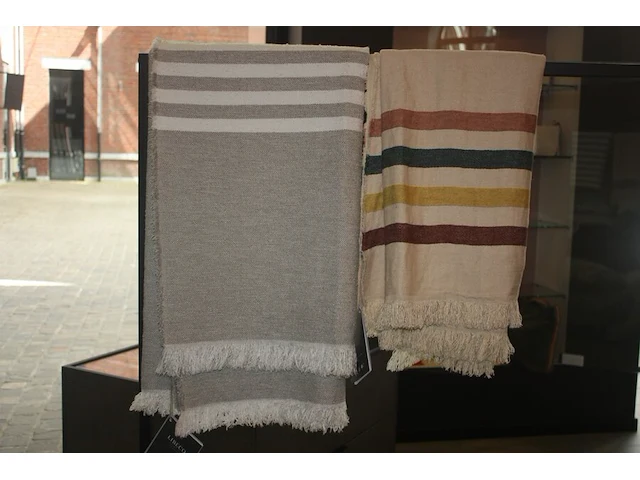 2 plaids libeco, 11 kussens: libeco en pierre frey (34,35,36) - afbeelding 5 van  6