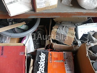 2 planken en de inhoud ervan - afbeelding 3 van  15