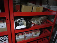 2 planken met hardware - afbeelding 1 van  10