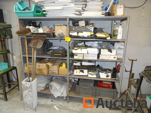 2 planken met inhoud - afbeelding 1 van  8