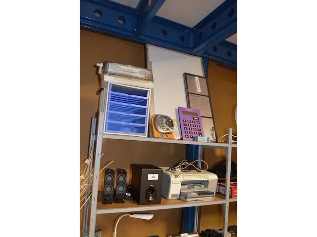 2 planningsborden, labelmaker dymo, plastificeerder, spaekerset logitec , printer hp photosmart c5280, aflegbakjes - afbeelding 1 van  7