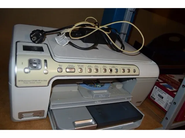 2 planningsborden, labelmaker dymo, plastificeerder, spaekerset logitec , printer hp photosmart c5280, aflegbakjes - afbeelding 5 van  7