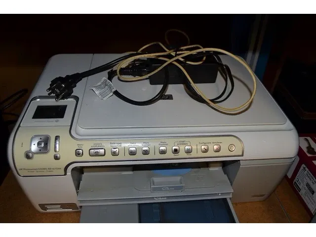 2 planningsborden, labelmaker dymo, plastificeerder, spaekerset logitec , printer hp photosmart c5280, aflegbakjes - afbeelding 6 van  7
