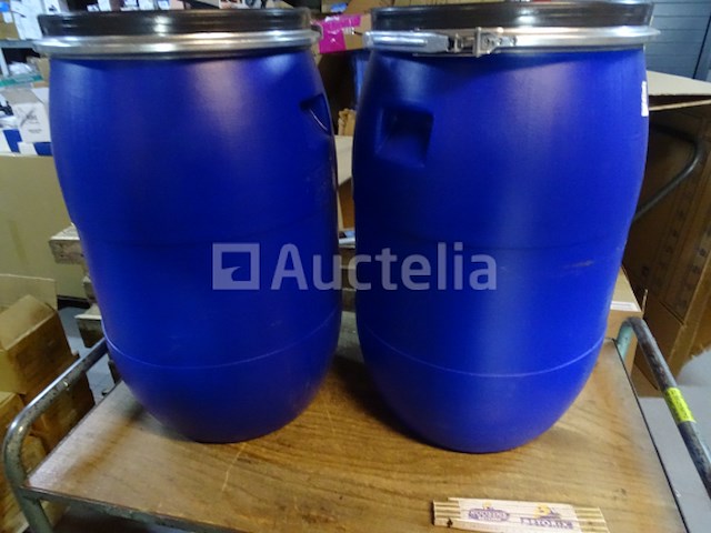 2 plastic voedselvaten 85 l - afbeelding 1 van  4