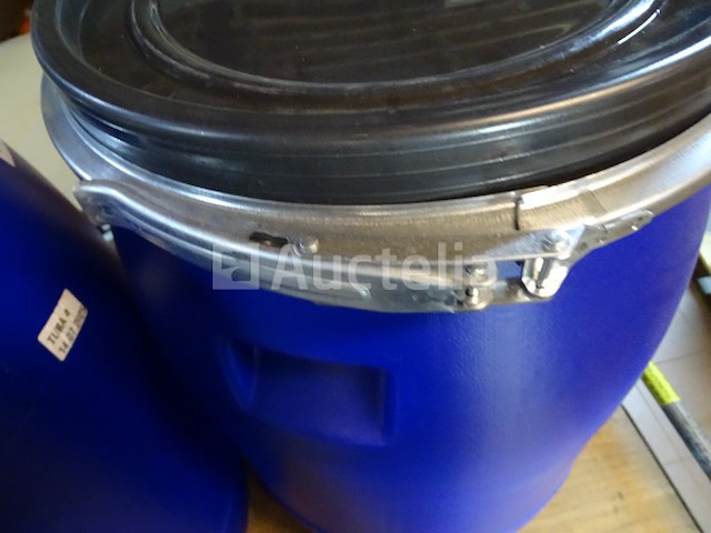 2 plastic voedselvaten 85 l - afbeelding 4 van  4