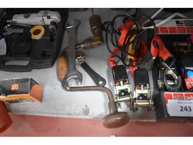 2 pneumatisch gereedschap, spanriemen, divers handgereedschap - afbeelding 4 van  6