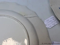 2 porceleinen borden tournai, 18de eeuw - afbeelding 3 van  3
