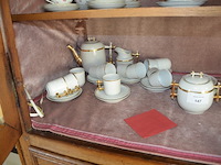 2 porseleienen koffieserviezen