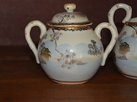 2 porseleinen koffieserviezen, 5 sierstukken - afbeelding 3 van  14