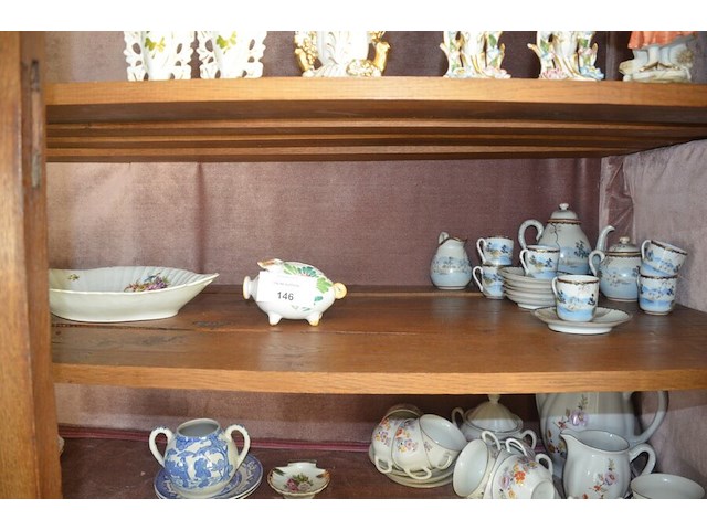 2 porseleinen koffieserviezen, 5 sierstukken - afbeelding 1 van  14