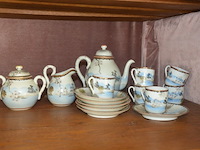 2 porseleinen koffieserviezen, 5 sierstukken - afbeelding 14 van  14