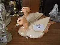 2 porseleinen siereendjes - afbeelding 1 van  7