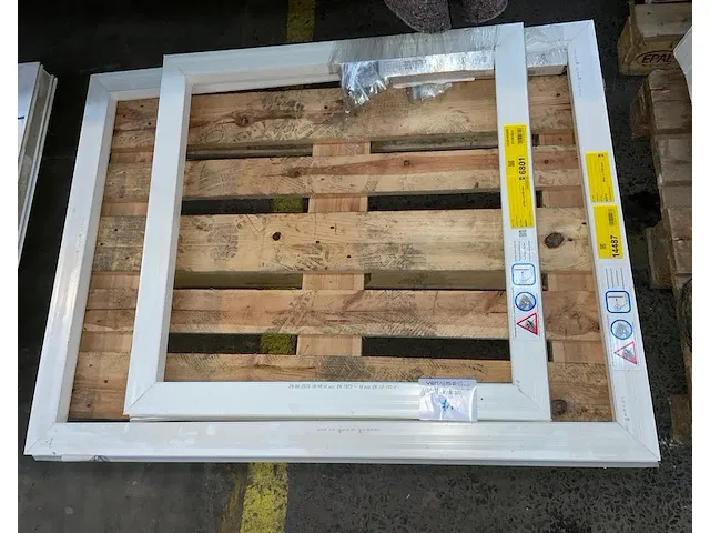 2 pvc frames voor ramen - afbeelding 1 van  4